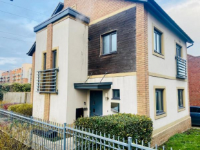 Spacious & modern 3 bed house